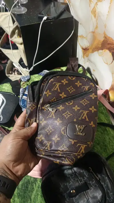 Set de carteras y bolsos variados 2milc/d - miniatura 3