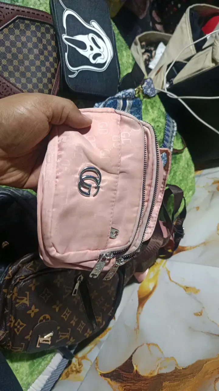 Set de carteras y bolsos variados 2milc/d - 4