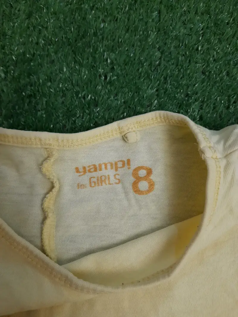 Polera amarilla infantil con diseño de sol - 2