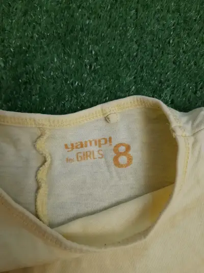 Polera amarilla infantil con diseño de sol - miniatura 2