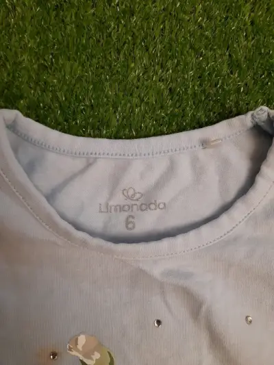 Polera infantil con volantes y estampado floral - miniatura 2