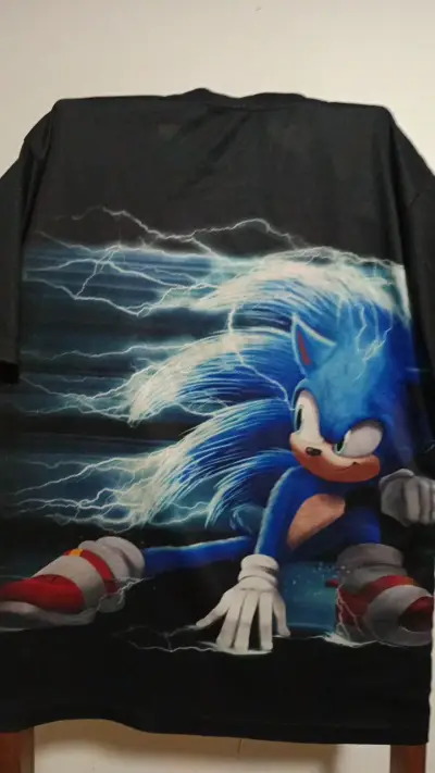 Polera negra con diseño de Sonic - miniatura 2