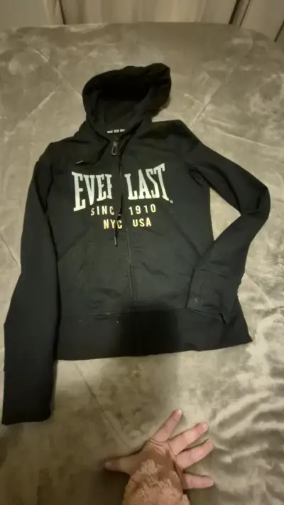 Polerón negro Everlast con capucha - miniatura 2