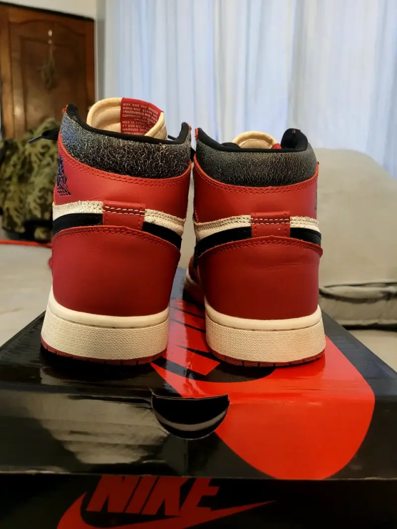 Air Jordan 1 High OG Chicago Lost & Found - 2