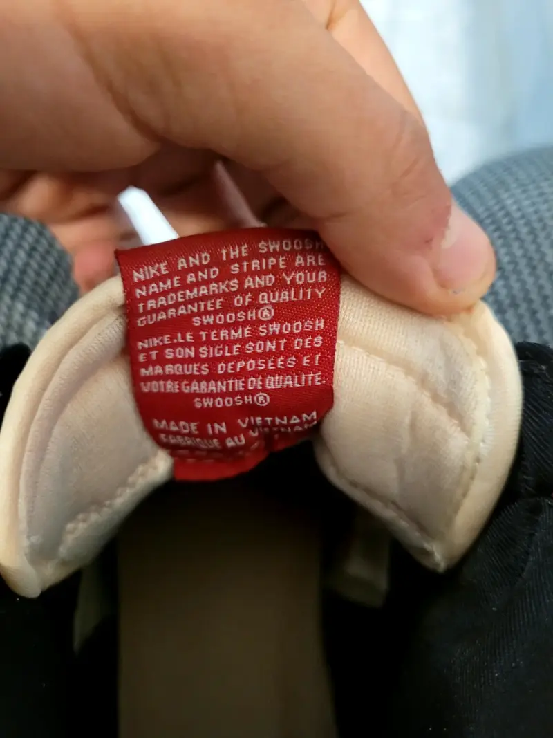 Air Jordan 1 High OG Chicago Lost & Found - 4