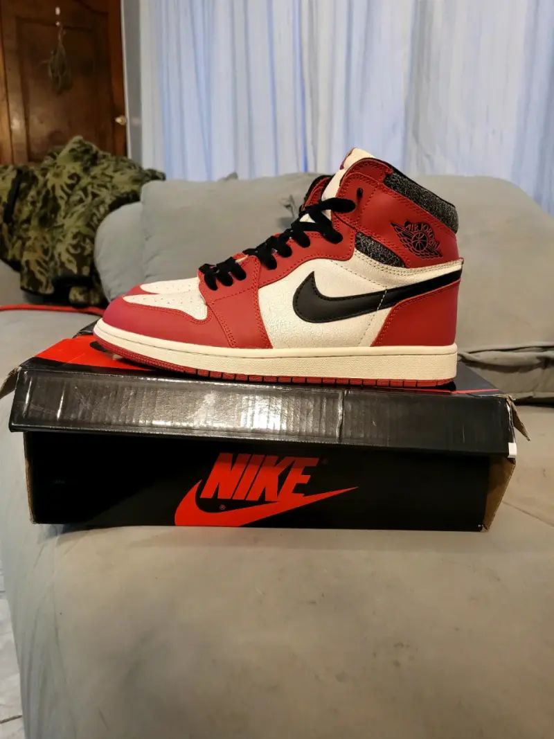 Air Jordan 1 High OG Chicago Lost & Found - 5