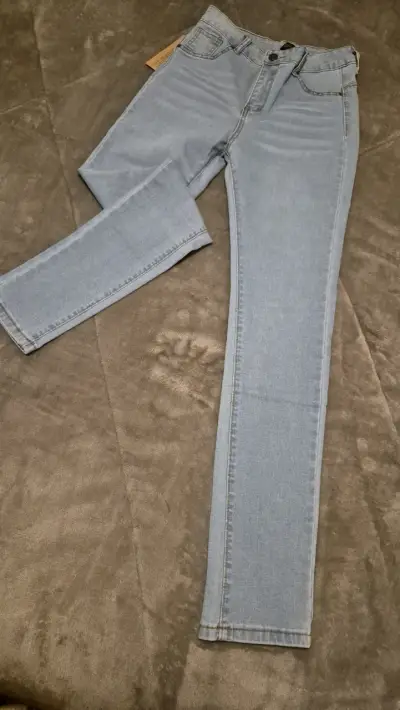 Jeans celestes de mezclilla para mujer - miniatura 2