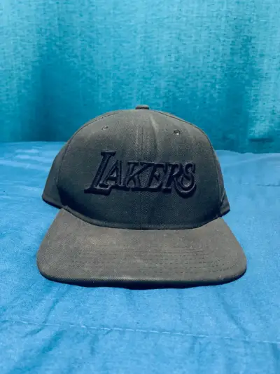 Gorra negra Lakers estilo casual - miniatura 1