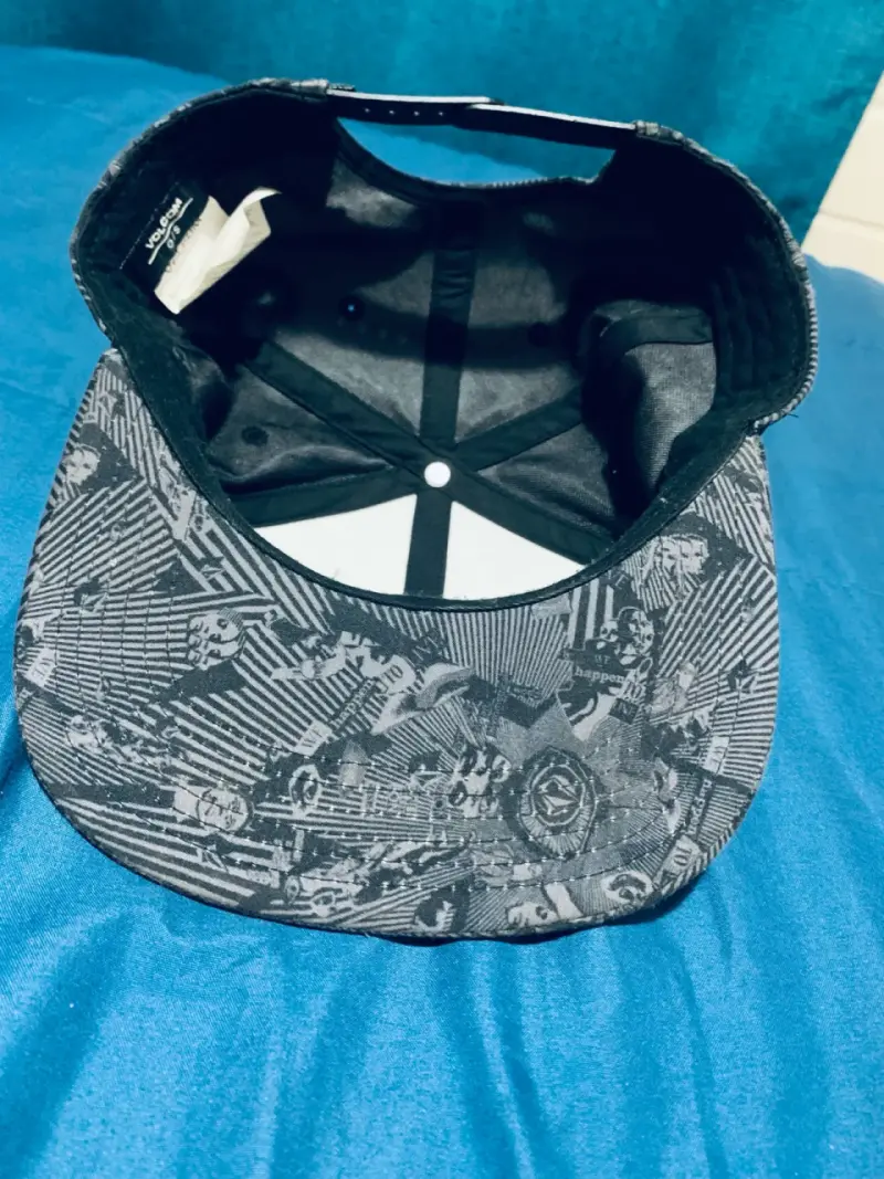 Gorra Volcom estampada en tonos grises - 2