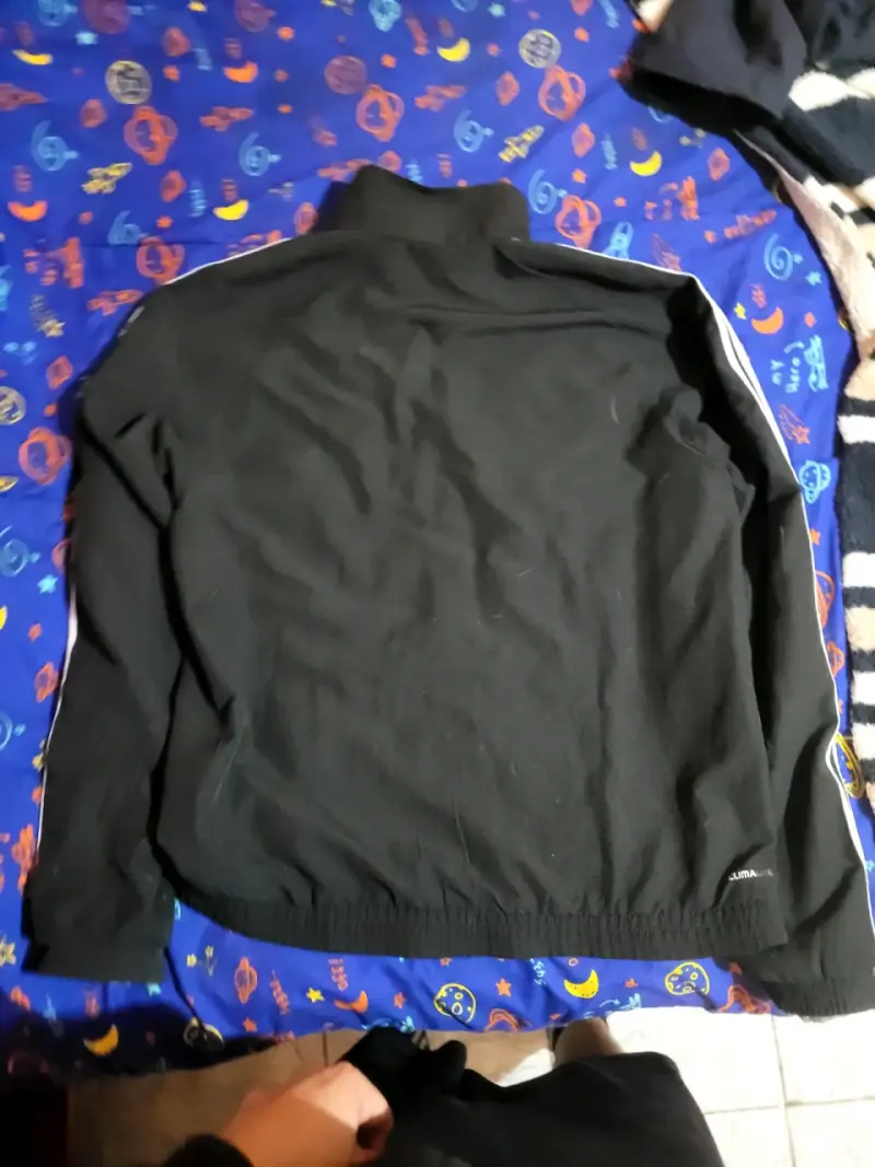 Chaqueta deportiva Adidas negra con franjas - 2