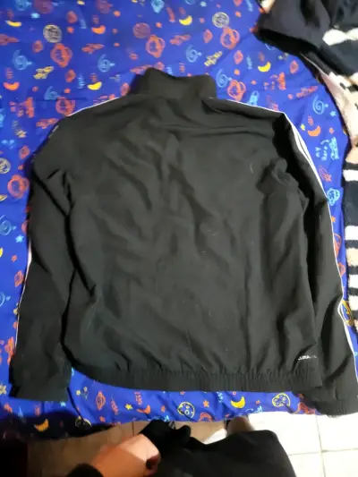 Chaqueta deportiva Adidas negra con franjas - miniatura 2