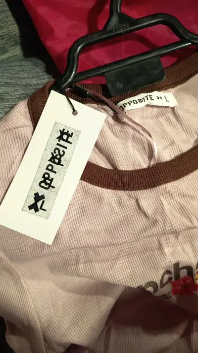 Polera nueva rosa palo con estampado 'enchanted' - miniatura 3