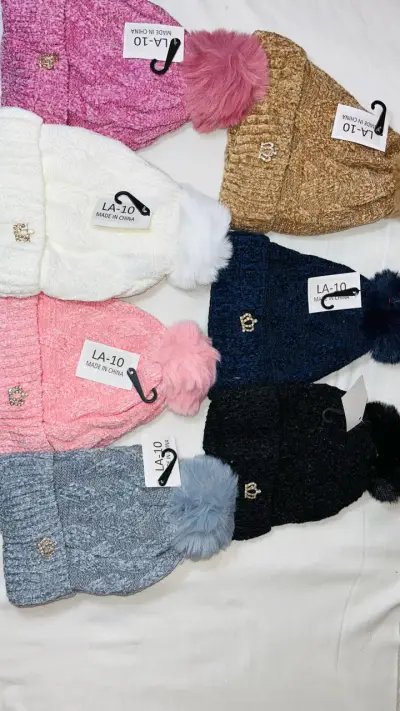 Gorros de lana con pompón y corona - miniatura 2