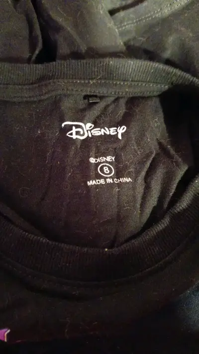 Polera negra con diseño de villanos Disney - miniatura 3