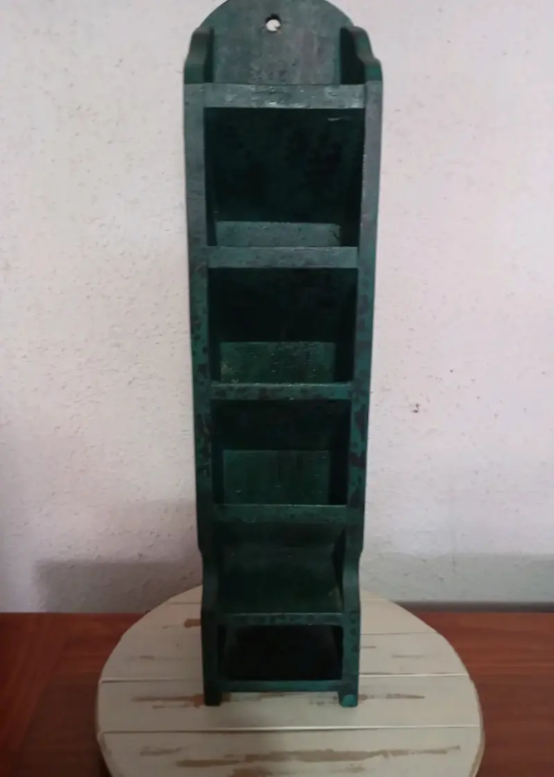Estante de madera rústico verde