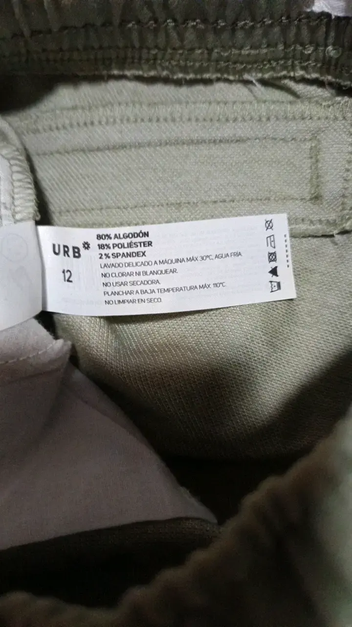 Pantalones cargo verde oliva con bolsillos - 4