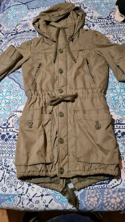 Parka de mujer color caqui con capucha talla xs - miniatura 1