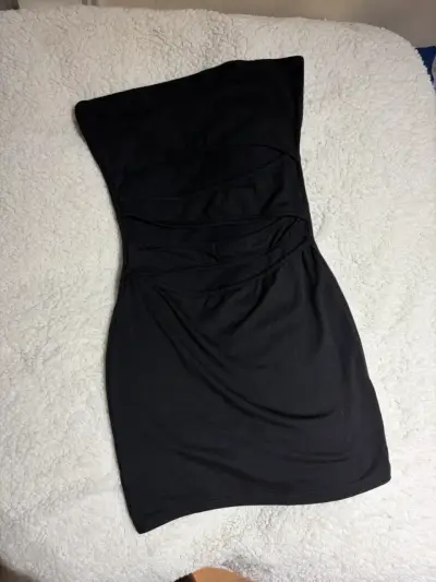 Vestido negro ajustado elegante - miniatura 1