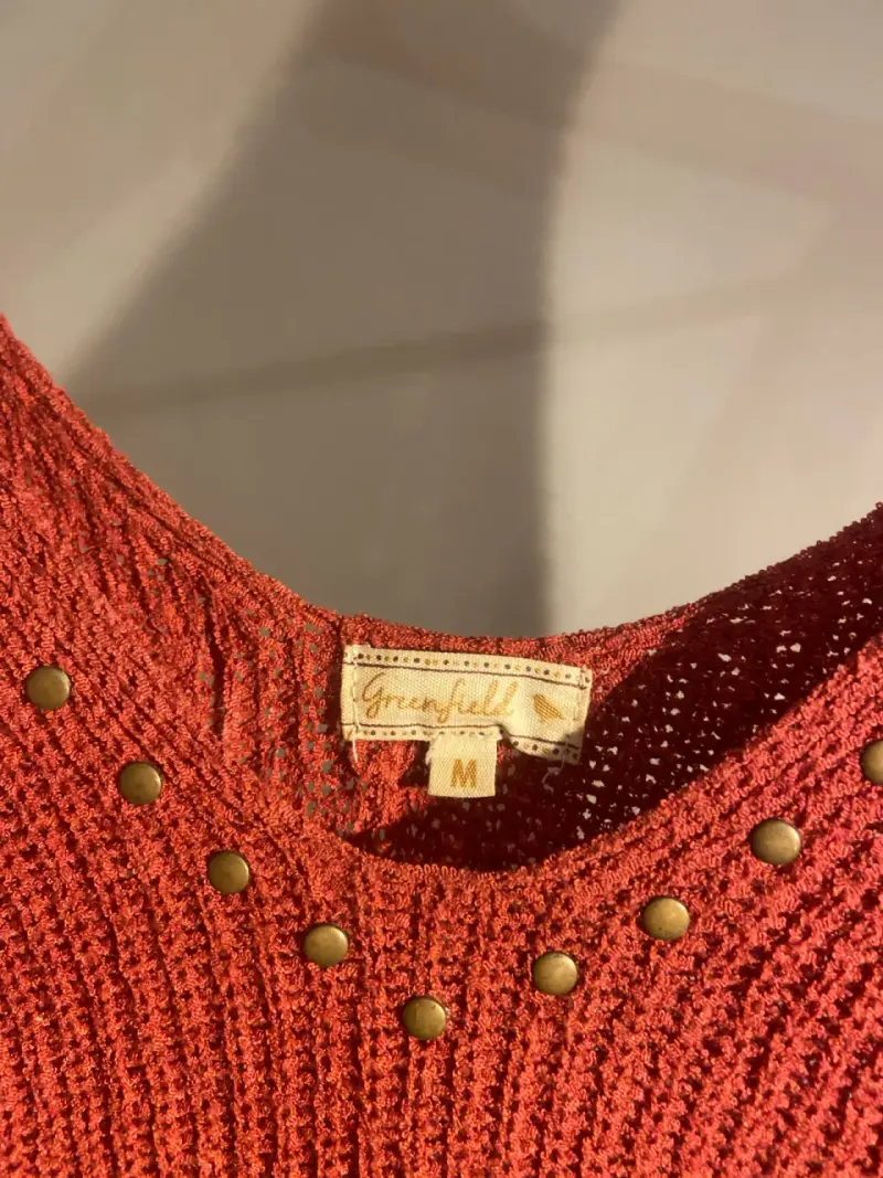Polera tejida rojo con tachas - 3