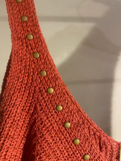 Polera tejida rojo con tachas - miniatura 4