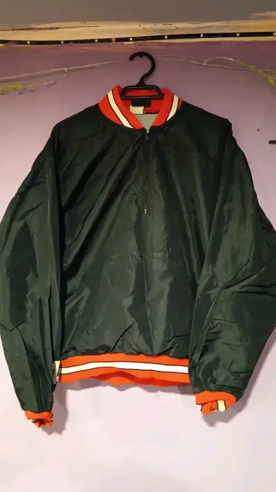 Chaqueta bomber verde con detalles naranjas - miniatura 1