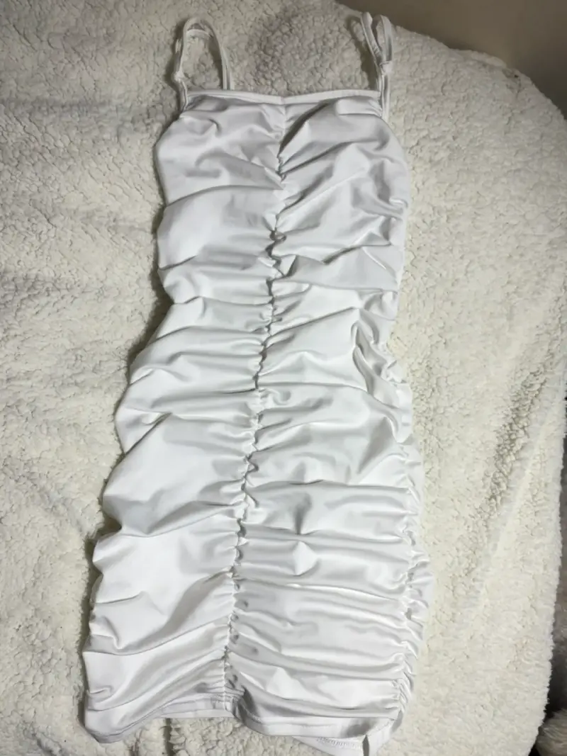 Vestido ajustado blanco con tirantes - 2