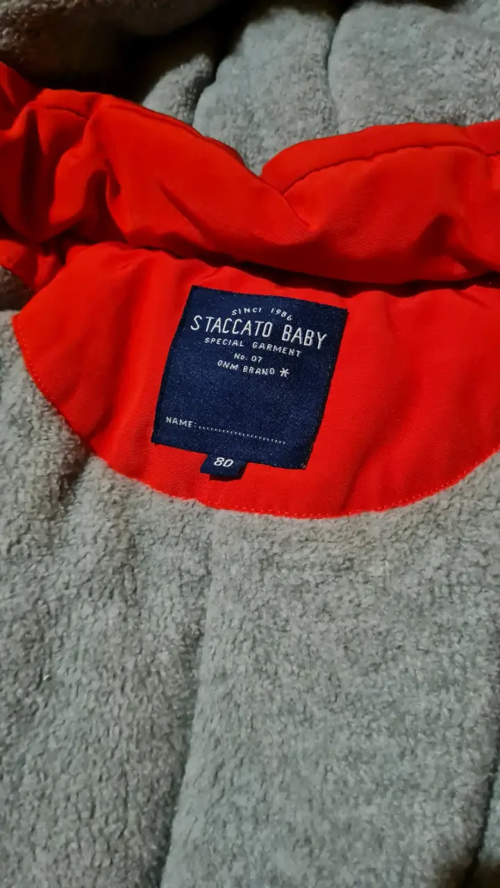 Chaqueta roja para niño con capucha de piel - 2