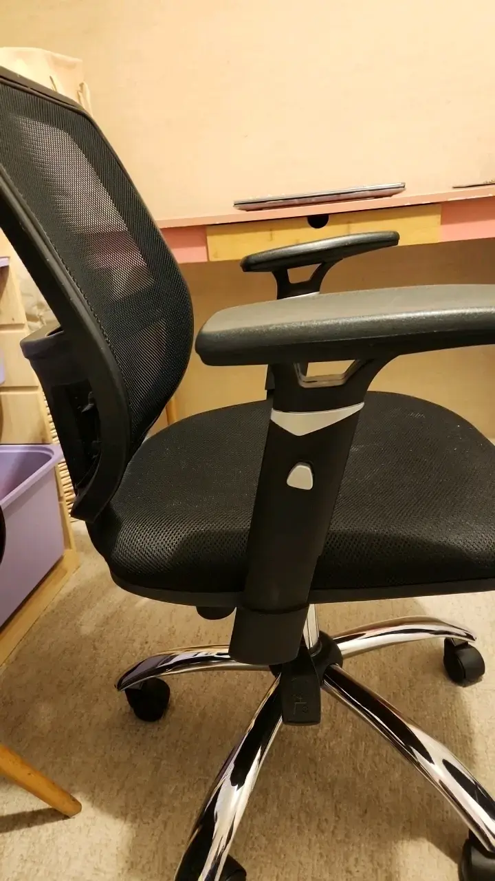 Silla de oficina ergonómica negra - 4