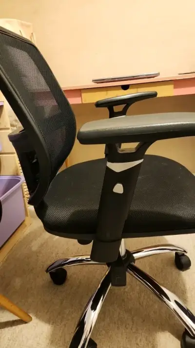 Silla de oficina ergonómica negra - miniatura 4