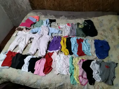 Lote de ropa de bebé variada - miniatura 1