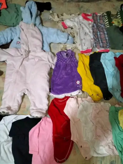 Lote de ropa de bebé variada - miniatura 2