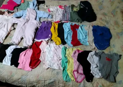 Lote de ropa de bebé variada - miniatura 4