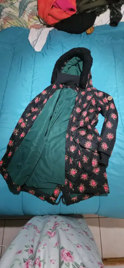 Abrigo de invierno con capucha y estampado floral - miniatura 2