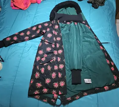 Abrigo de invierno con capucha y estampado floral - miniatura 3