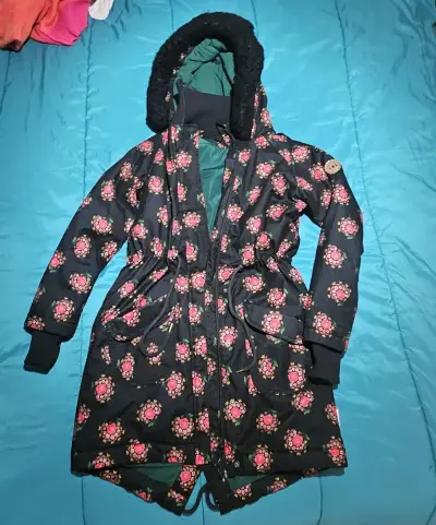 Abrigo de invierno con capucha y estampado floral - miniatura 4