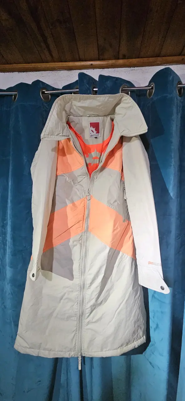 Abrigo largo beige con detalles naranjas - 5