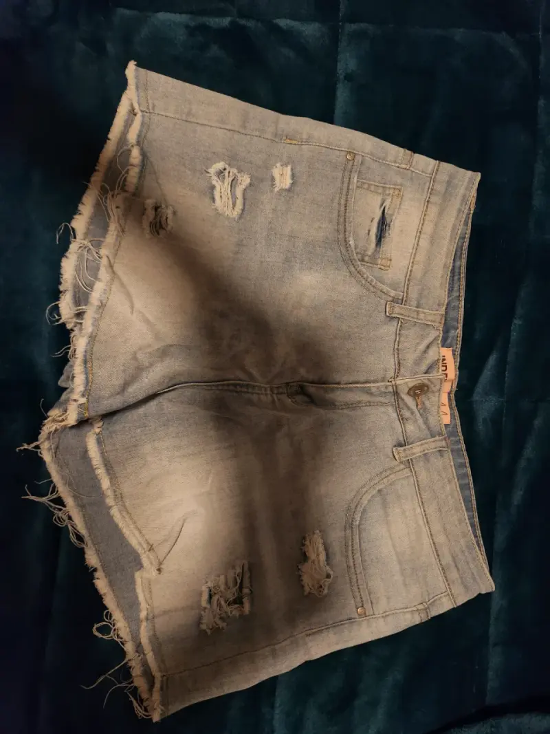 Shorts de mezclilla desgastados para mujer - 1