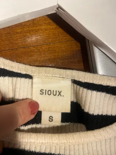 Polera sin mangas a rayas blanco y negro - miniatura 3