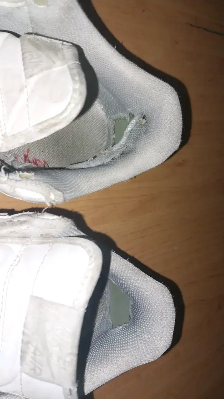 Zapatillas deportivas blancas Nike usadas - 2