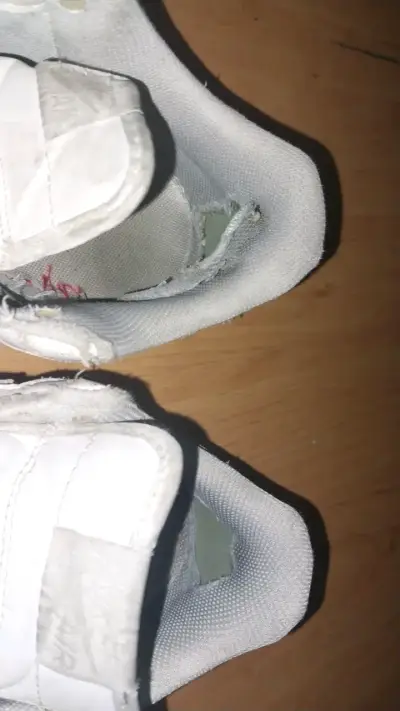 Zapatillas deportivas blancas Nike usadas - miniatura 2
