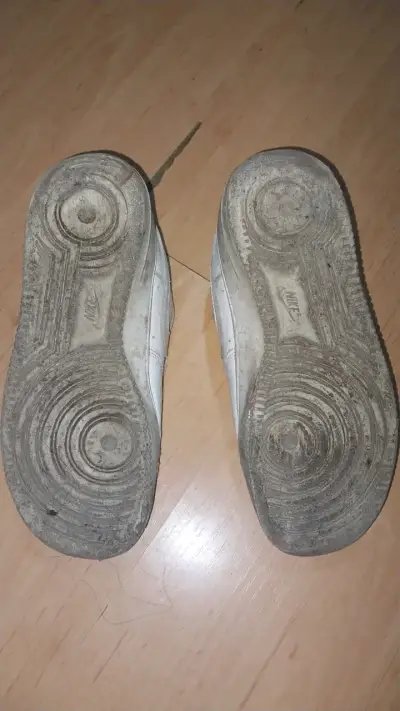 Zapatillas deportivas blancas Nike usadas - miniatura 3