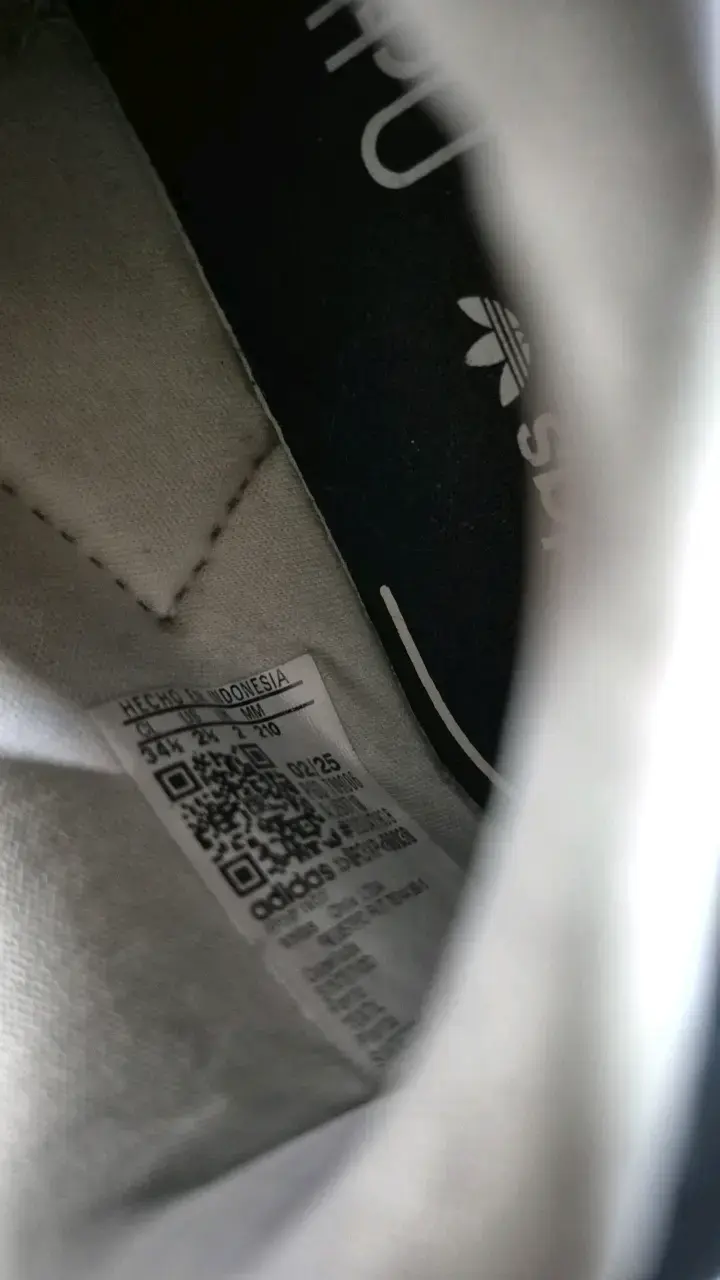 Zapatillas Adidas Superstar blancas y negras - 4