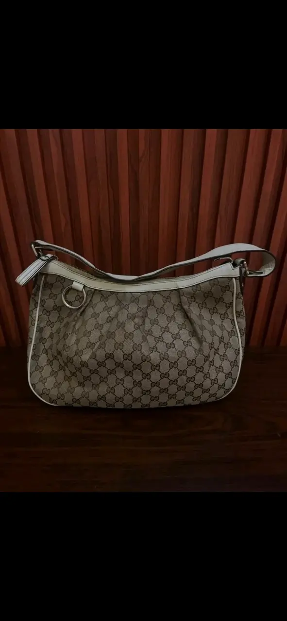 Bolso Gucci monograma beige elegante - 1