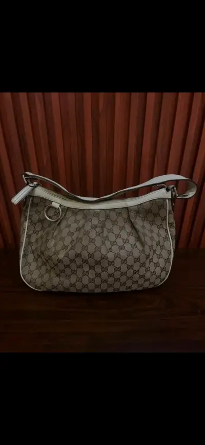 Bolso Gucci monograma beige elegante - miniatura 1