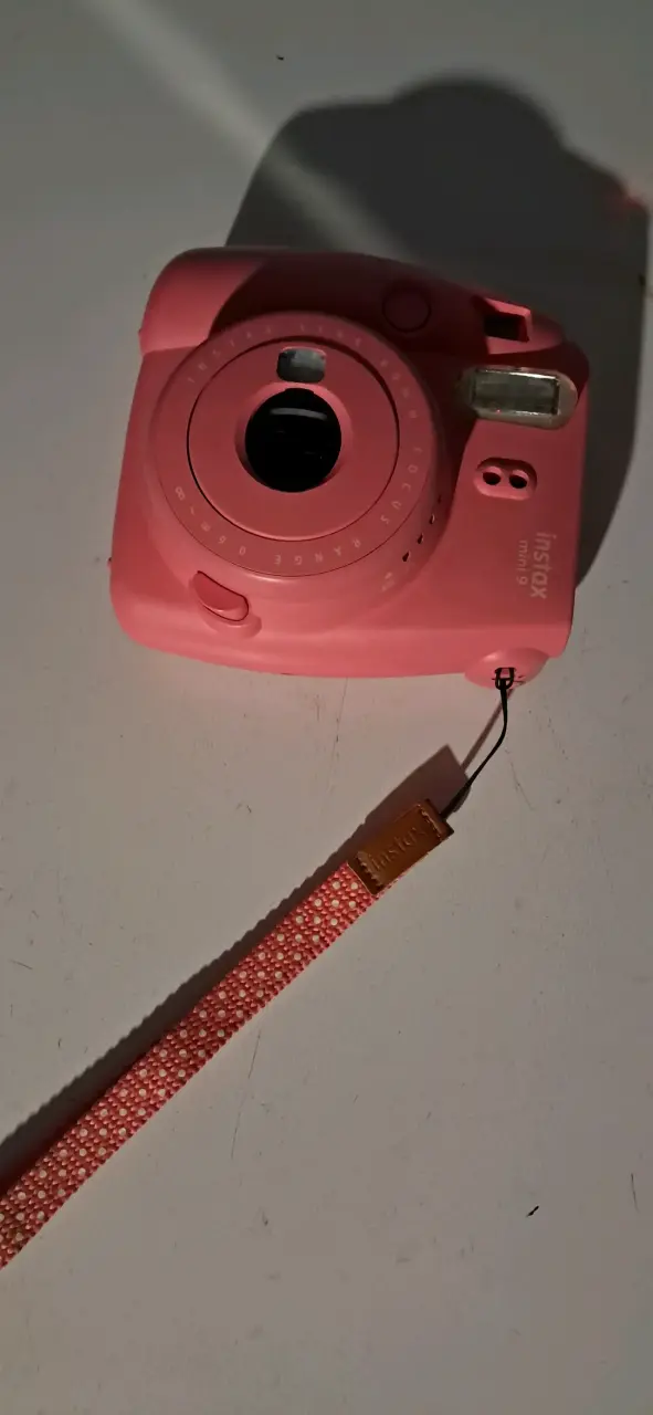 Cámara instantánea rosa con correa - 2