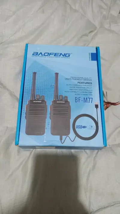 Radio portátil Baofeng BF-M77 con USB - miniatura 1