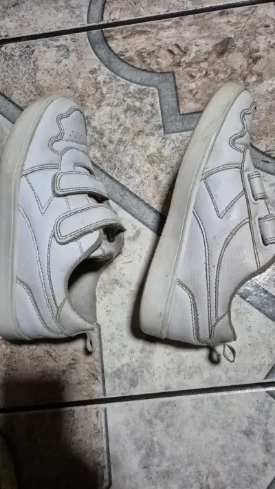 Zapatillas blancas con velcro para niños - miniatura 3