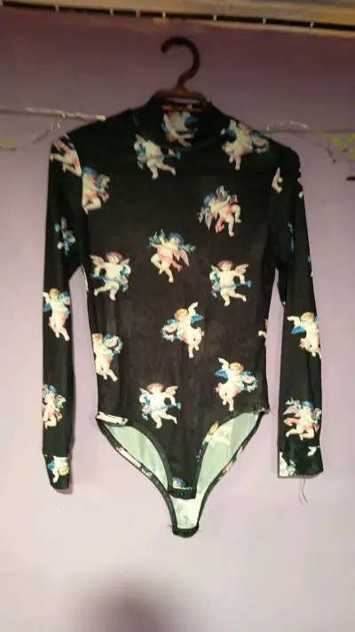 Body negro con estampado de ángeles - miniatura 1
