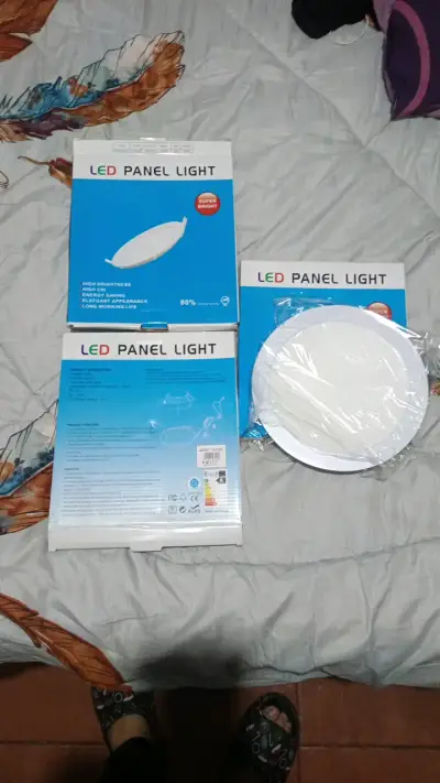 Luz LED de panel redondo super brillante - miniatura 1