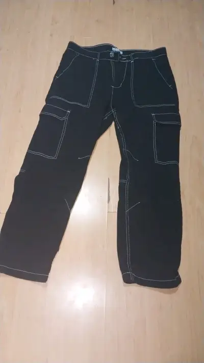 Pantalones cargo negros con costuras blancas - miniatura 1